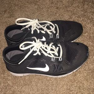 Black nike free runs LIKE NEW